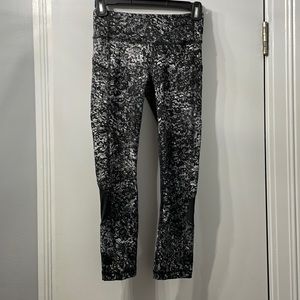 Lululemon Pace Rival Crop Leggings 22" Size 2 Achromatize Ice Grey Black